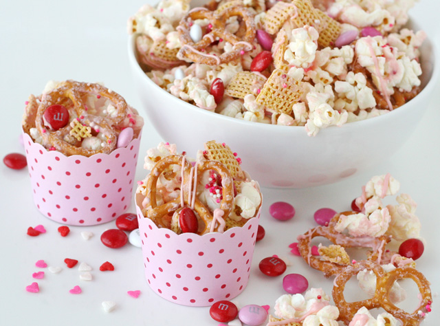 Valentines snack mix