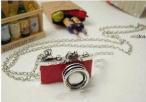 retro-camera-necklace