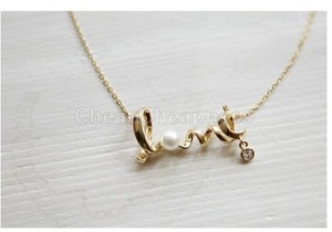 pearl-love-necklace