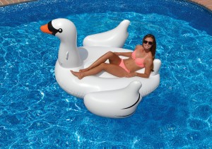 inflatable-pool-swan